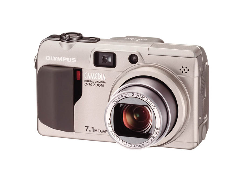 　オリンパスは、7.1メガピクセルCCDに光学5倍ズームレンズを組み合わせたコンパクトタイプのデジタルカメラ「CAMEDIA C-70 ZOOM」を2004年10月下旬に発売すると発表した。