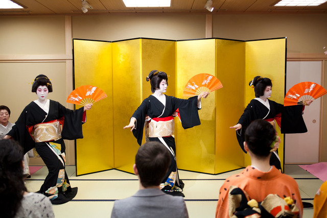 芸者の踊り