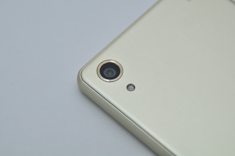 メインカメラは23MP