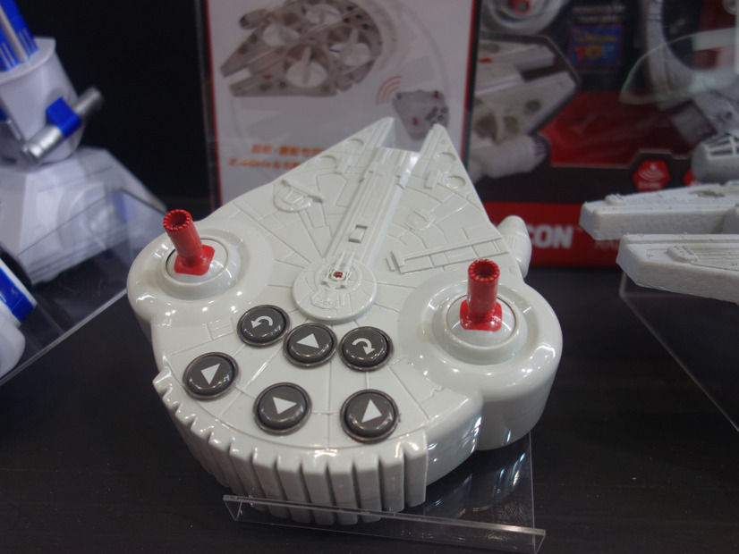 ピザカッターからグローブまでスター・ウォーズ製品だらけ