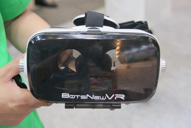 AndroidスマートフォンをセットすることでVRの世界が体験できる「BotsNew VR(ボッツニューVR)」