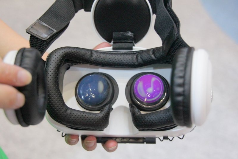 AndroidスマートフォンをセットすることでVRの世界が体験できる「BotsNew VR(ボッツニューVR)」