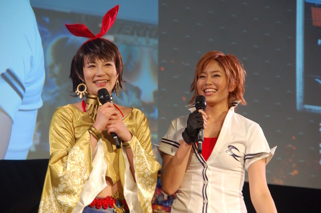 “神スイング”稲村亜美、モデルボクサー高野人母美がコスプレ共演！