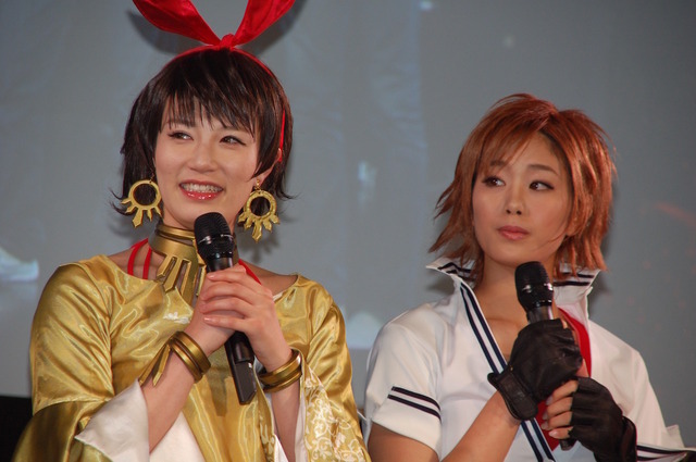 “神スイング”稲村亜美、モデルボクサー高野人母美がコスプレ共演！