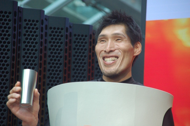 千原ジュニア、おならをすると妻から感謝される