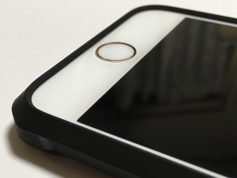 SpigenのiPhone 6sケース「ラギッドアーマー」