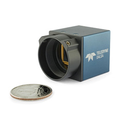 セキュリティ用途にも対応する組み込み用遠赤外線カメラ「Calibir 640シリーズ」は、カメラ本体が一辺29mm、重量38gと小型軽量ながら、640x480pixel/30fpsの撮影を可能としている（画像はプレスリリースより）