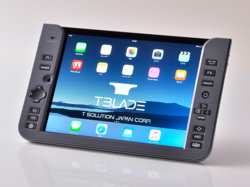 iPadでの背面入力を可能に！ユニークなキーボード「T-BLADE」が今秋登場