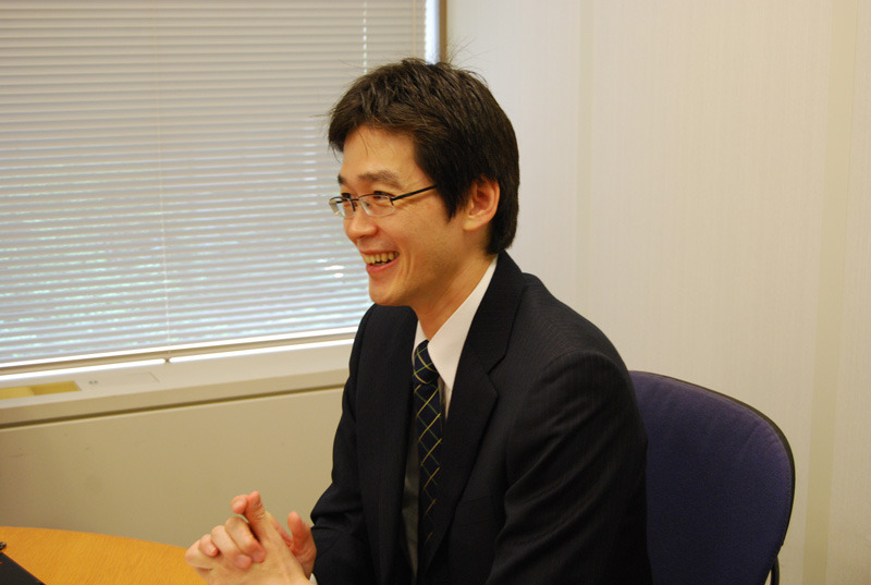 「手品をやっているようなものです」。日本アバイアの岩佐智宏氏は、自分の仕事についてそう語る。電話という古くからあるツールで、新しいコミュニケーションの仕組みを作っていくのが彼の仕事だ。