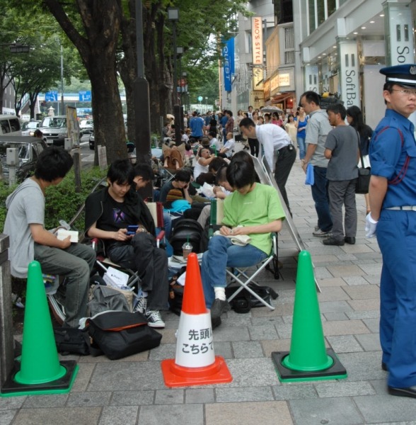 7月10日午後の表参道店の様子（発売日前日）