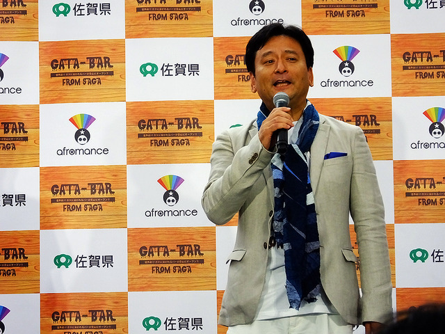 佐賀県が仕掛けたプール＆バー「GATA-BAR from SAGA」（東京・青山）。その開催前日に登場した佐賀県知事