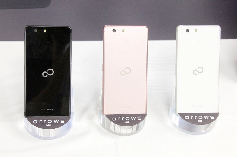 ワンセグを搭載した「arrows M03」。販売価格は37,800円