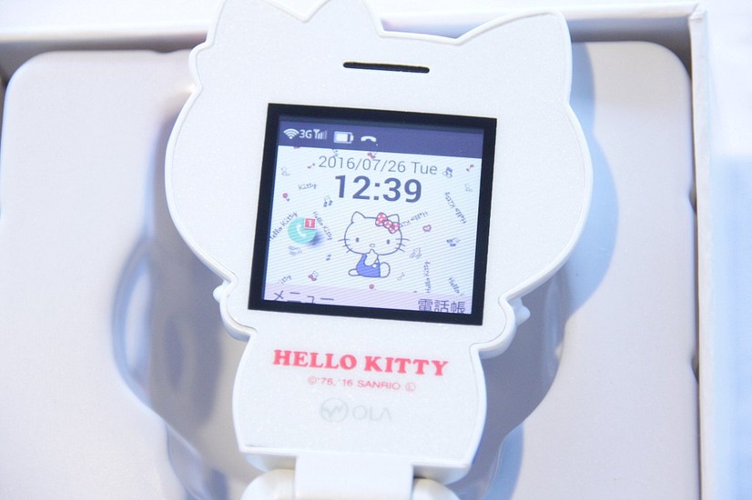 オーラ社が、サンリオとライセンス契約を交わして開発した「ハローキティフォン Hello Kitty FIGURINE KT-01」