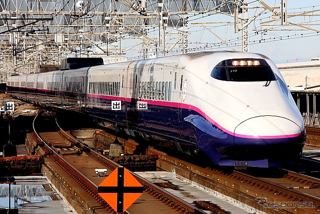 往復の航空券はCA、仙台～羽田・成田間の鉄道切符と宿泊はJR東日本がパッケージで販売する。写真は東北新幹線。