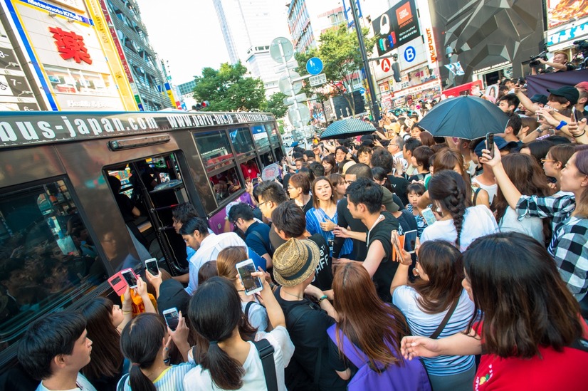 Apink、サプライズで渋谷109に登場！4分でステージ中止