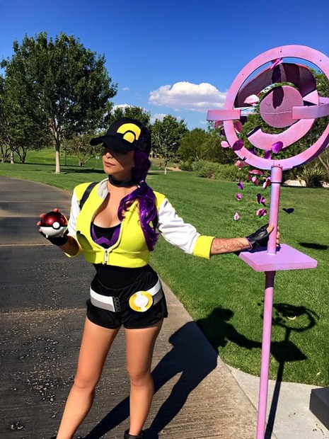 画面から飛び出た？『ポケモンGO』女性トレーナーのユニークコスプレ