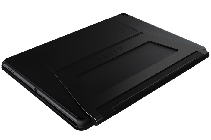 押しごたえ抜群！12.9インチiPad Pro向けの薄型メカニカルキーボード