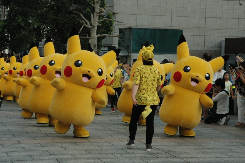 ピカチュウが横浜で大量発生中！一度は見たい大行進も