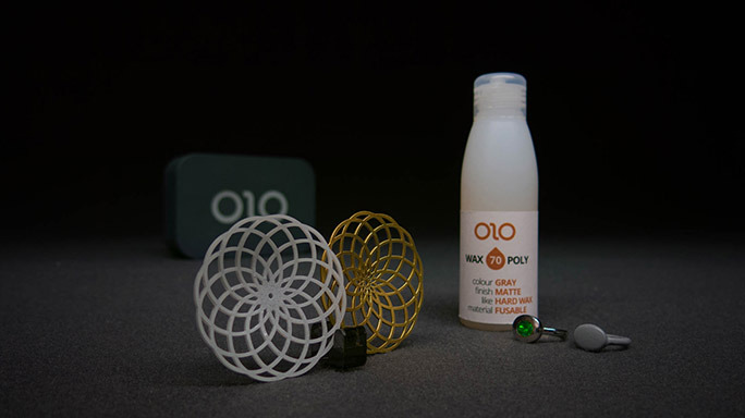 スマホの上に乗せるだけで出力！小型3Dプリンター「OLO 3D」