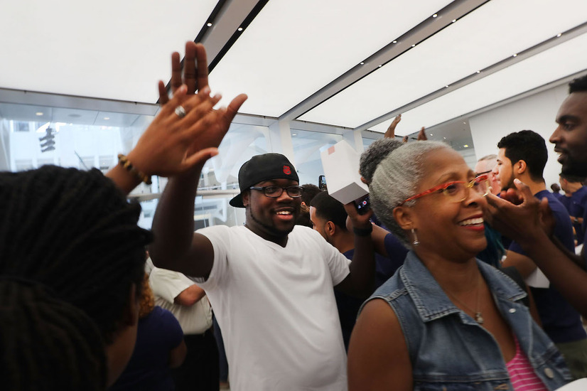 ニューヨークのワールドトレードセンターにオープンしたApple Store（C）Getty Images