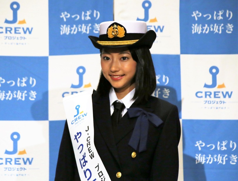 武田玲奈が外交船員の制服で登場