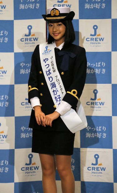 武田玲奈が外交船員の制服で登場