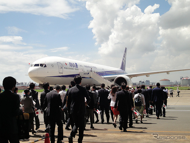 8月24日午前、羽田空港に到着したリオ発チャーター機