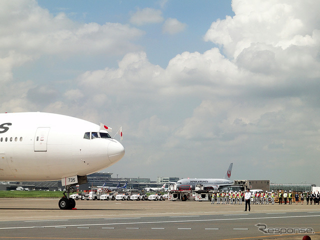 8月24日午前、羽田空港に到着したリオ発チャーター機