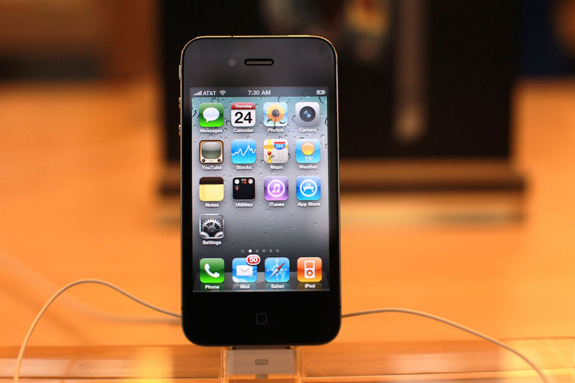 iPhone 4　（C）Getty Images