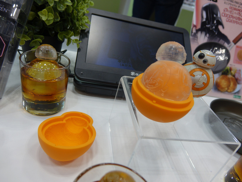 BB-8の氷でウィスキーを！「Silicone Tray BB-8」が発売