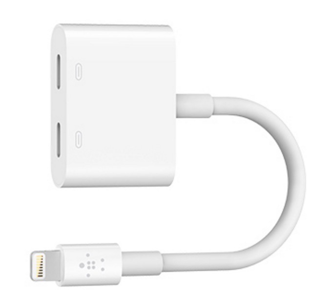 iPhone 7/7 Plusを充電しながらイヤホンも使える！2股アダプタがApple、Belkinから発売