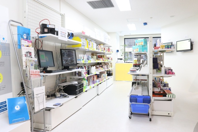 導入先として想定されるのが、コンビニや小売店店舗などでの防犯用途やマーケティング活用など。各種センサーデータとデータマイニングを活用すれば、さらなる使い途も生まれてくるかもしれない（撮影：防犯システム取材班）