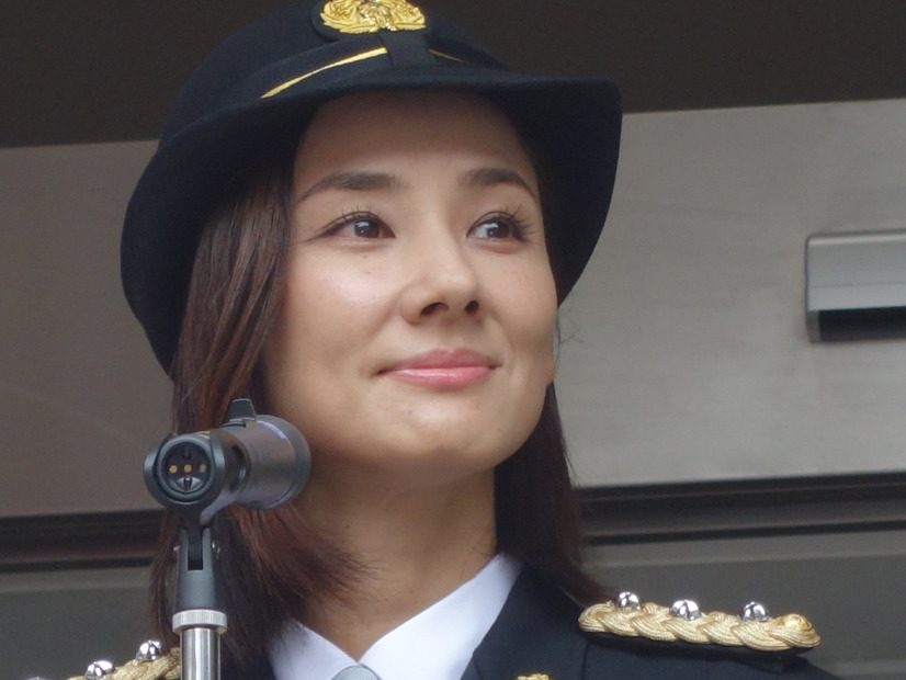 吉田羊、神奈川県警察の1日署長に！振り込め詐欺撲滅呼びかけ