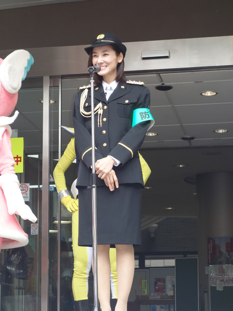 吉田羊、神奈川県警察の1日署長に！振り込め詐欺撲滅呼びかけ