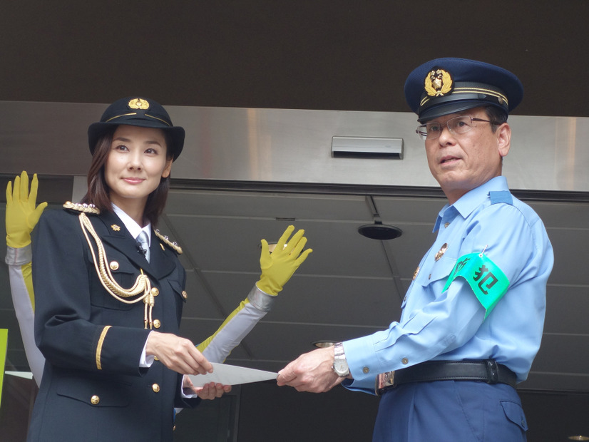 吉田羊、神奈川県警察の1日署長に！振り込め詐欺撲滅呼びかけ