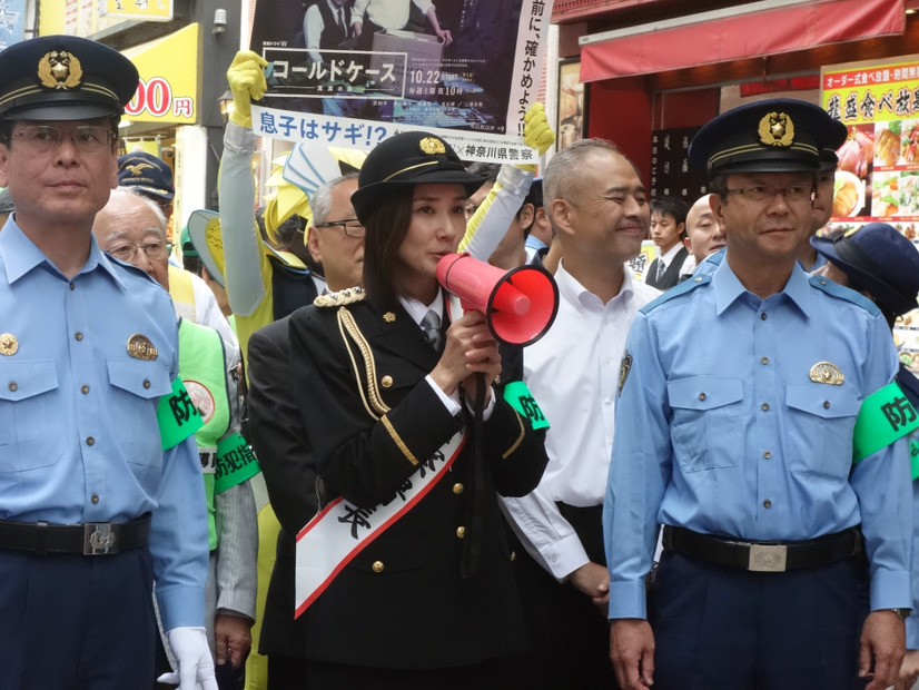 吉田羊、神奈川県警察の1日署長に！振り込め詐欺撲滅呼びかけ