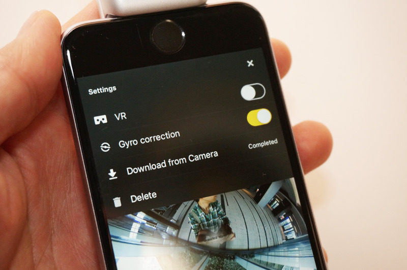 VRモードに切り替えると、ゴーグルになる外箱で撮影した360度動画・写真をVR視聴できる