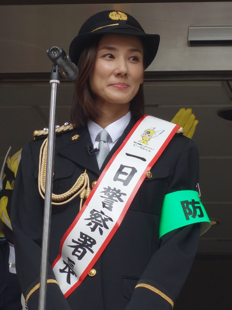 吉田羊、1日警察署長として中華街をパレード【フォトレポート】