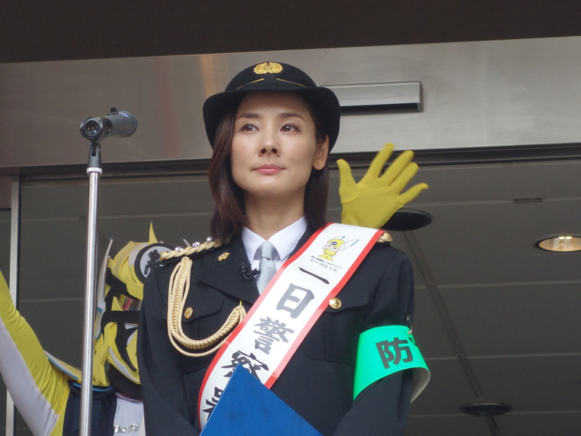 吉田羊、1日警察署長として中華街をパレード【フォトレポート】