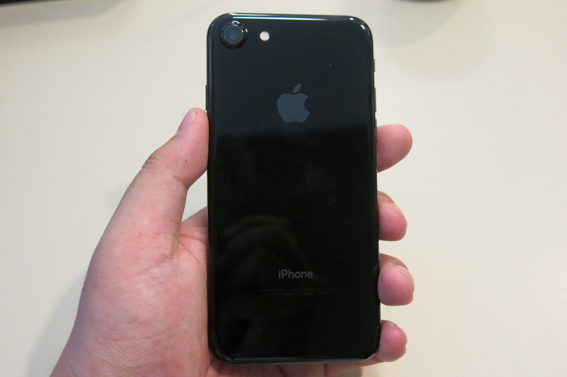 ついに明日発売！ iPhone 7「ジェットブラック」の開封レポートをお届け！