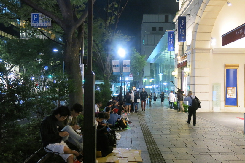 Apple Store表参道の行列