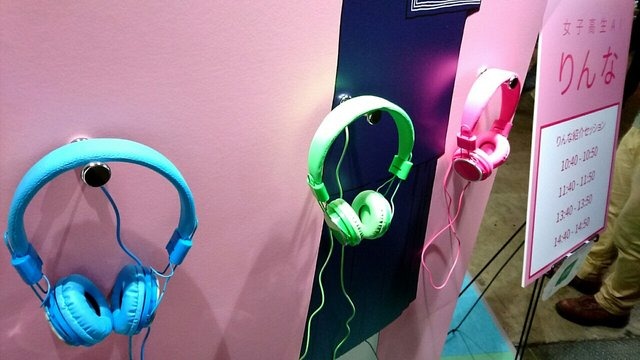 【TGS2016】女子高生AI「りんな」がラップ＆ファッションチェック！りんなの部屋と新しい機能をレポート