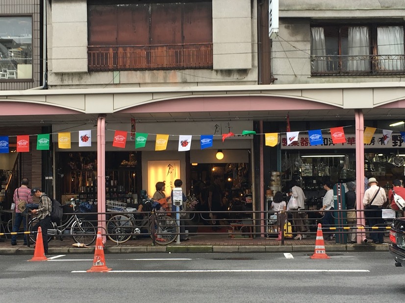 連休にぎわう「かっぱ橋道具まつり」！店頭セールに人だかり