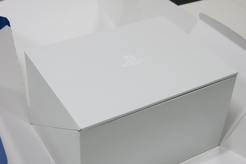 ついに本日発売！ひと足早く「PSVR」の開封レポートをお届け！