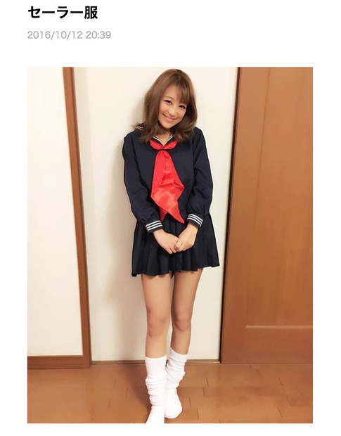 12日に公開された制服姿