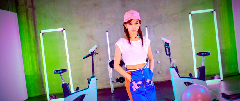 板野友美、セクシーなおねだりダンスを披露