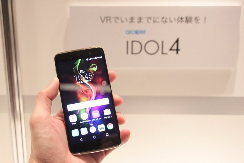 「IDOL 4」は、VRヘッドセットを標準搭載したモデル。迫力のHi-Fiサラウンドサウンドにより、好みのコンテンツを思う存分に楽しめる