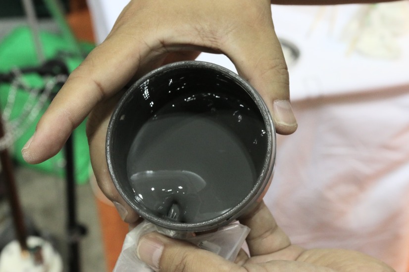 磁界の強さで粘度が変わる性質を持つ磁気粘性流体（流体金属）をダンパーとして使用し、段差や不整地でも安定性を保つ（撮影：防犯システム取材班）