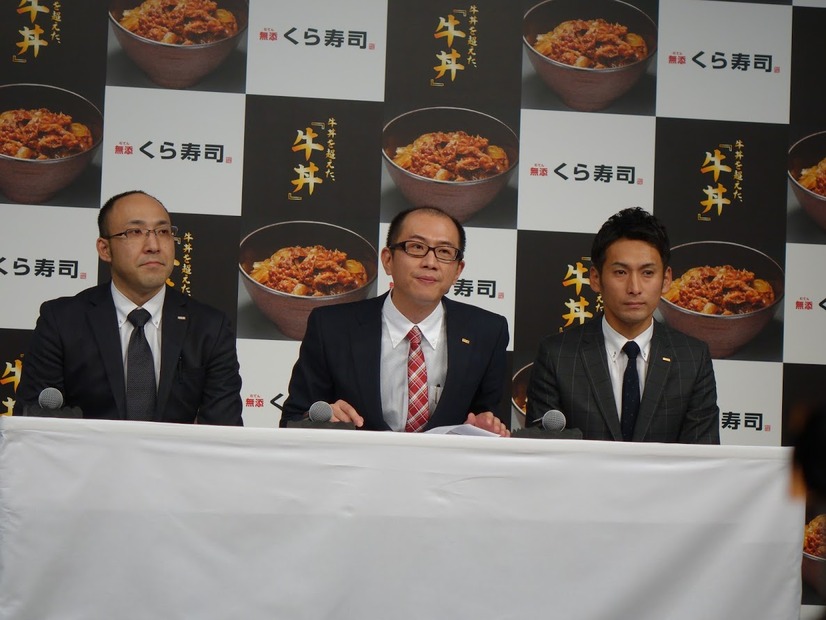 左から製造本部商品開発部マネージャーの松島由剛氏、田中副社長、経営戦略本部広報宣伝部マネージャーー 中山圭氏