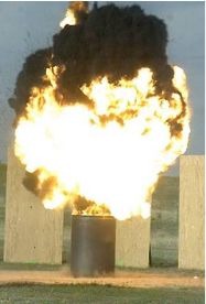 「BCR X10」を使った爆破実験の様子(画像提供:シー・ティ・マシン)